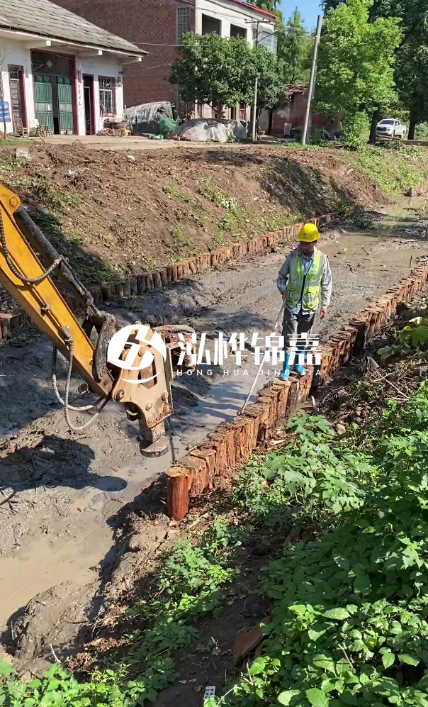 寧德河道清淤專業(yè)施工-挖掘機(jī)清理河底淤泥的深度如何控制？