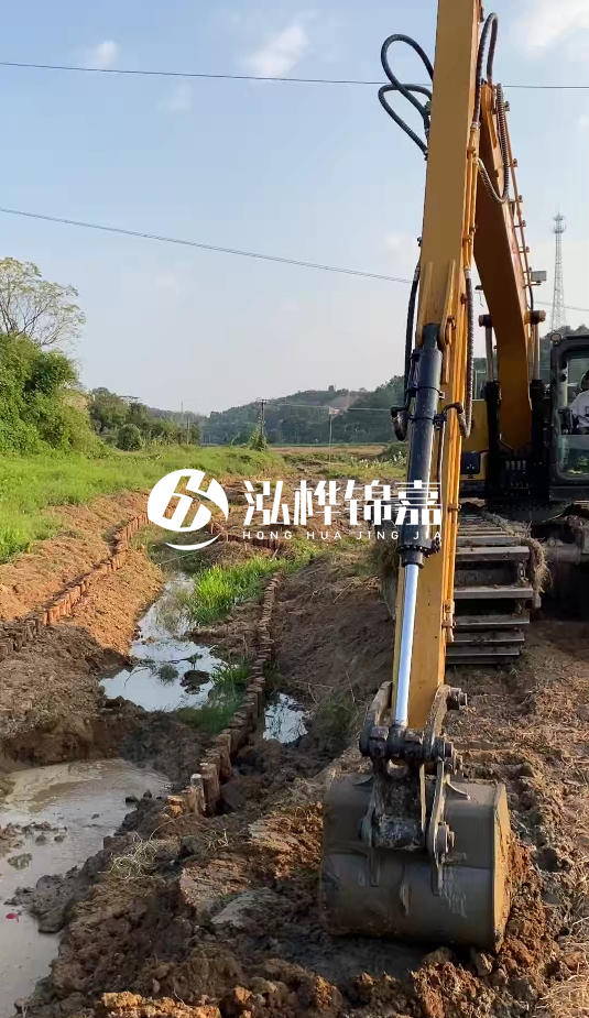 青島河道清淤專業(yè)施工-水挖機(jī)清淤適合哪些河道狀況？